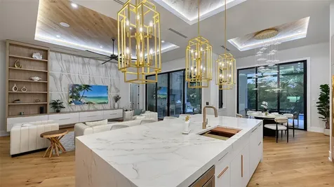 413 Island Circle Sarasota FL 34242