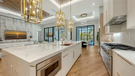 413 Island Circle Sarasota FL 34242