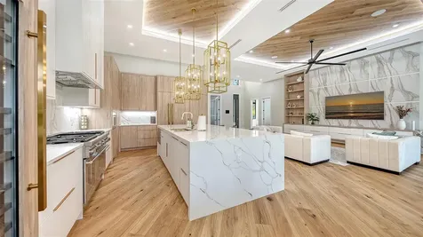 413 Island Circle Sarasota FL 34242
