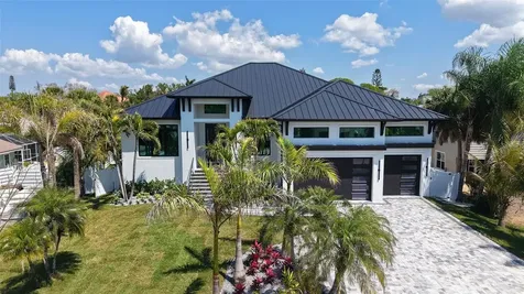 413 Island Circle Sarasota FL 34242