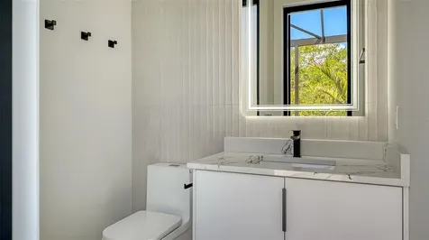 413 Island Circle Sarasota FL 34242