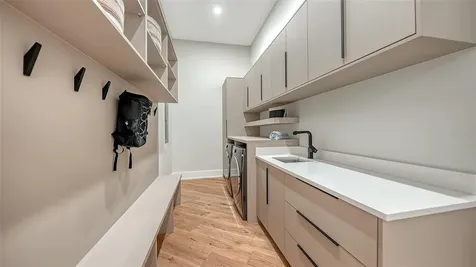 413 Island Circle Sarasota FL 34242