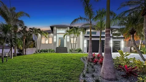413 Island Circle Sarasota FL 34242