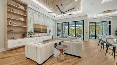 413 Island Circle Sarasota FL 34242