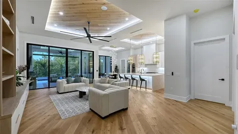 413 Island Circle Sarasota FL 34242