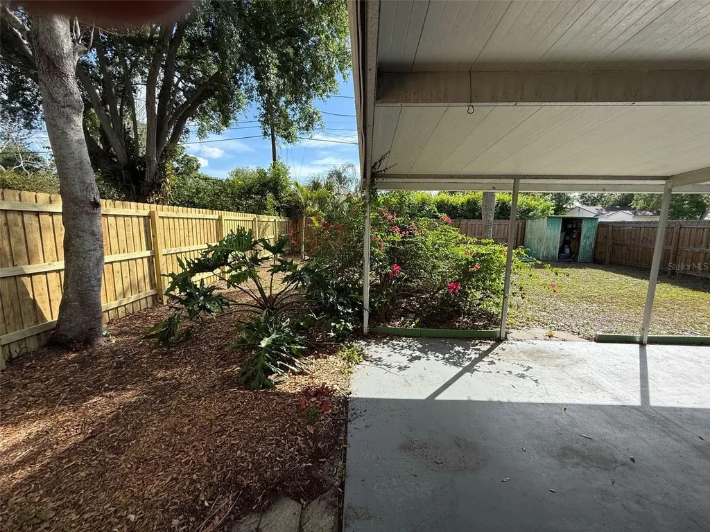 4666 Iris Street N St Petersburg FL 33714