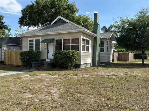 4666 Iris Street N St Petersburg FL 33714
