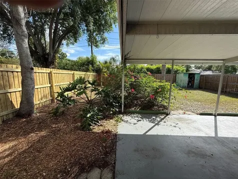 4666 Iris Street N St Petersburg FL 33714