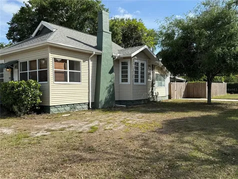 4666 Iris Street N St Petersburg FL 33714