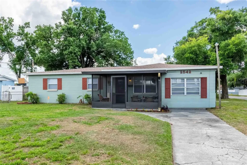 2542 W Hiawatha Street Tampa FL 33614