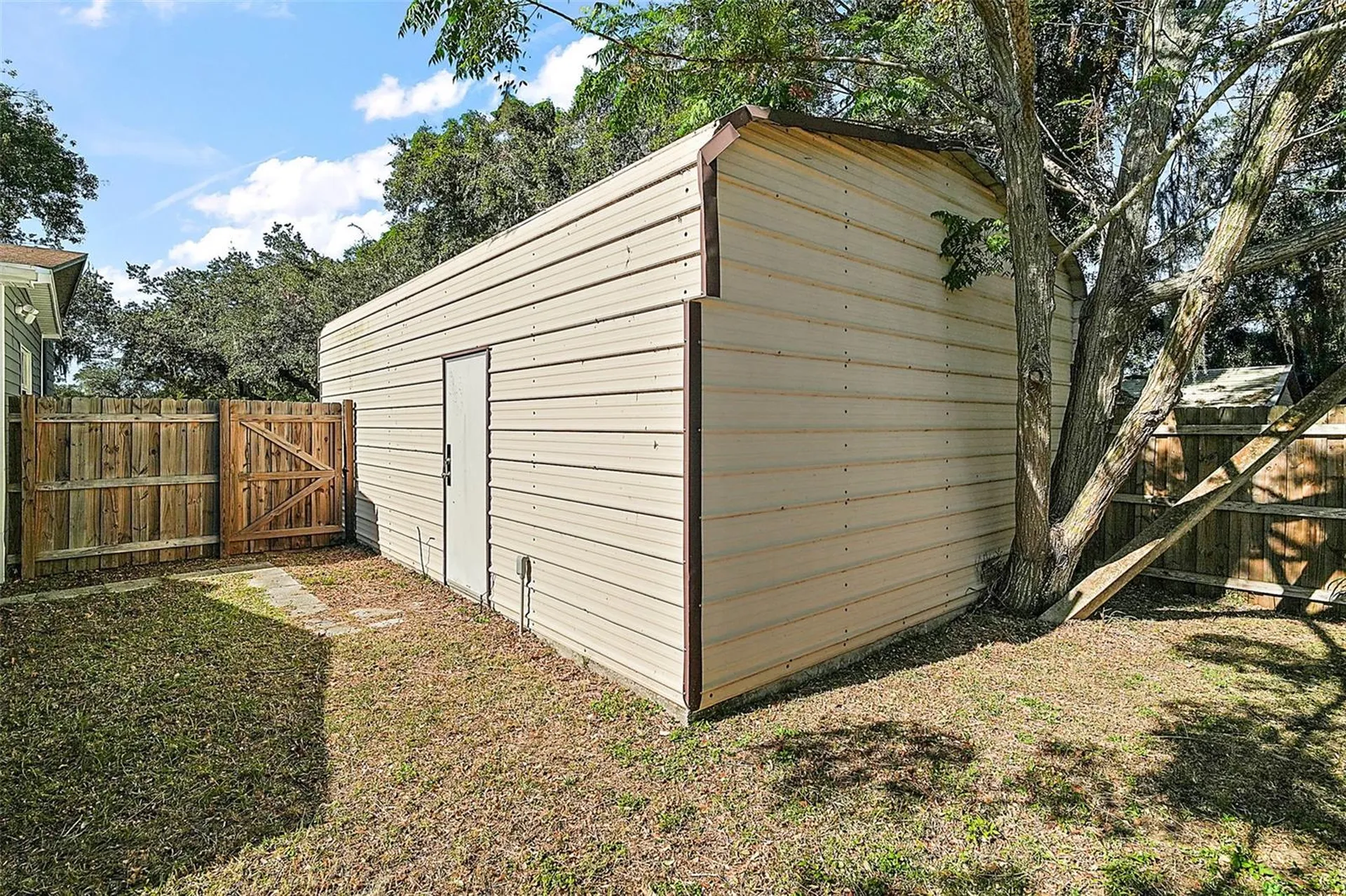 105 W Stevens Avenue Eustis FL 32726