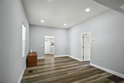 105 W Stevens Avenue Eustis FL 32726