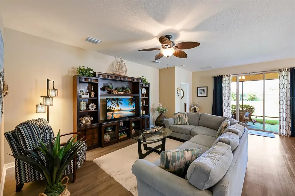 2937 Esmeralda Drive Sarasota FL 34243