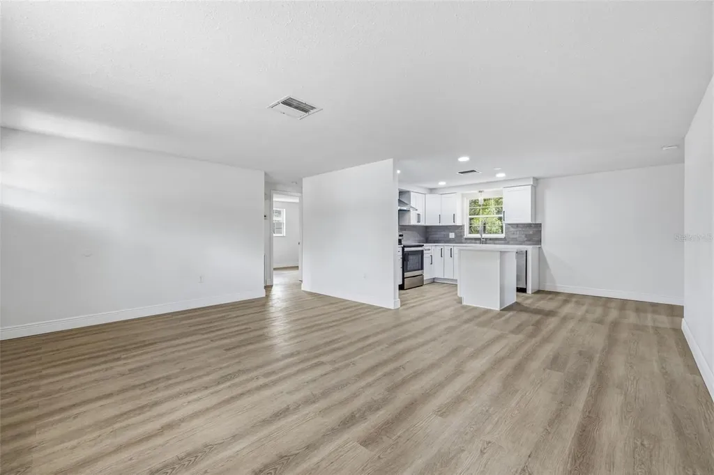 39252 Heights Avenue Zephyrhills FL 33542