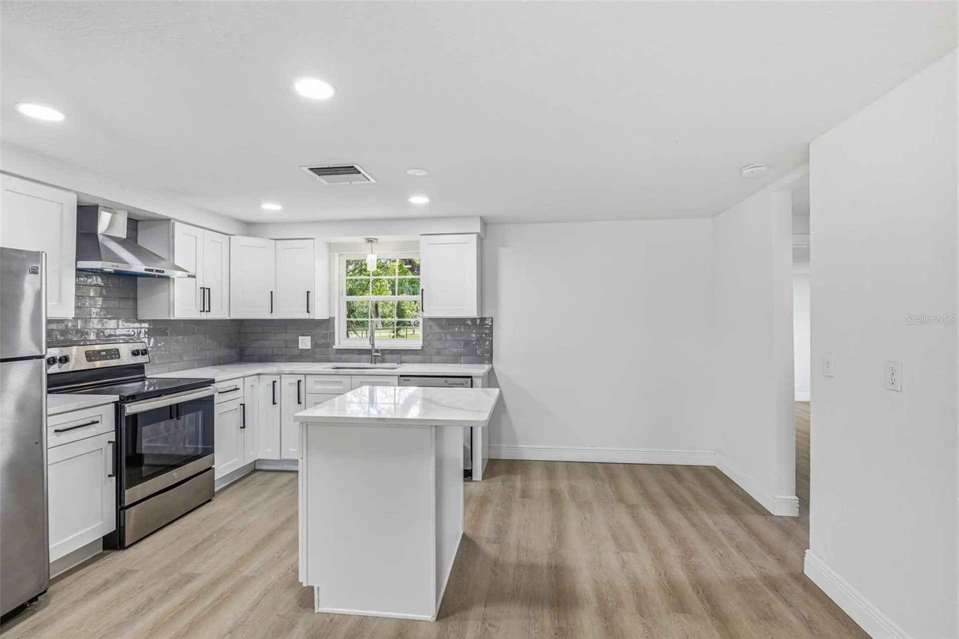 39252 Heights Avenue Zephyrhills FL 33542