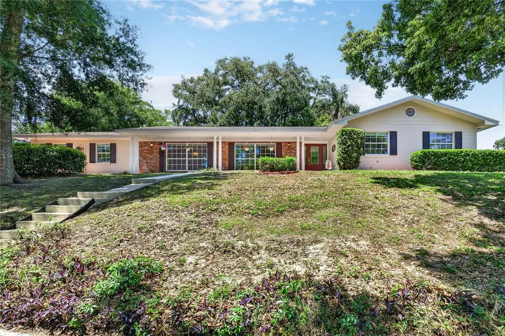 1945 Normandy Drive Mount Dora FL 32757