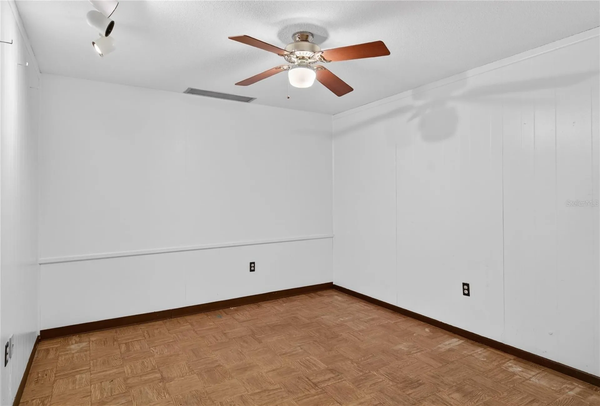 1945 Normandy Drive Mount Dora FL 32757
