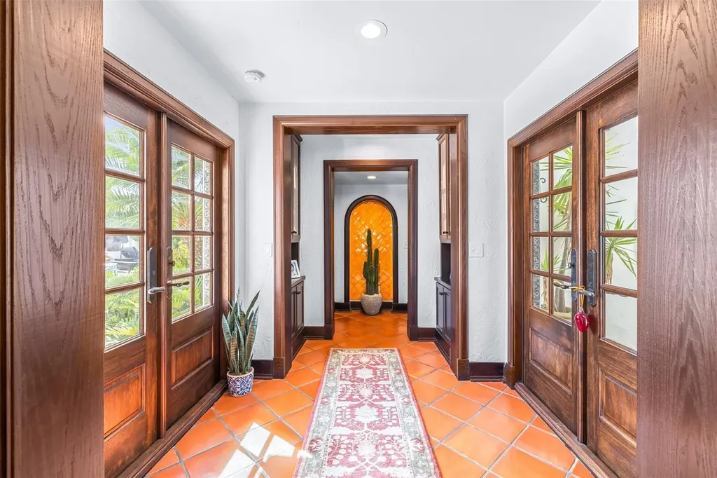 61 Ladoga Avenue Tampa FL 33606