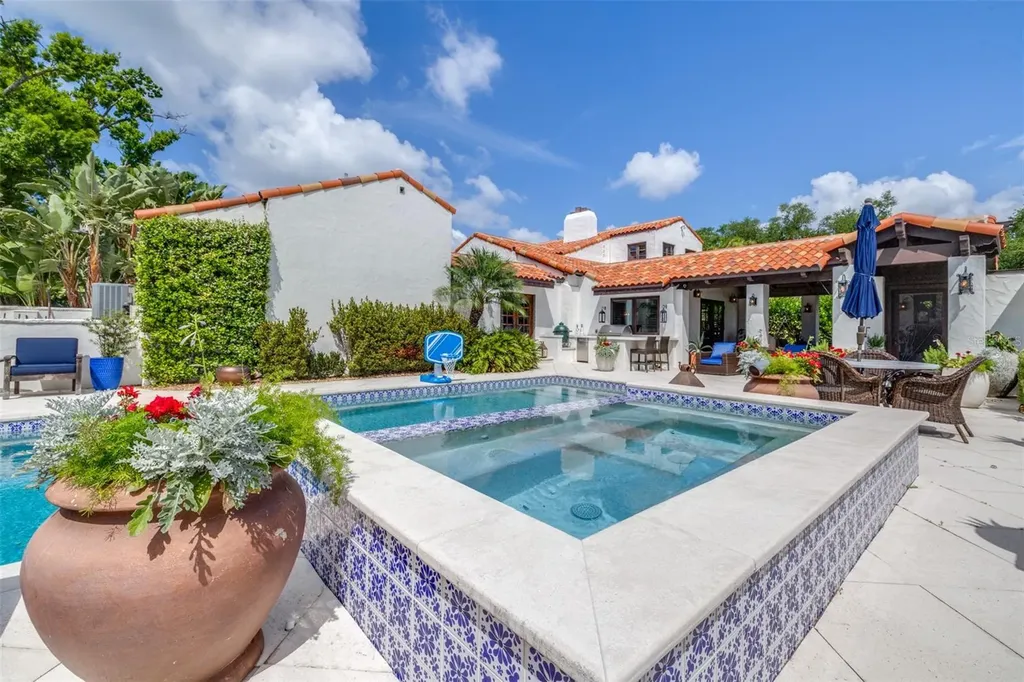 61 Ladoga Avenue Tampa FL 33606