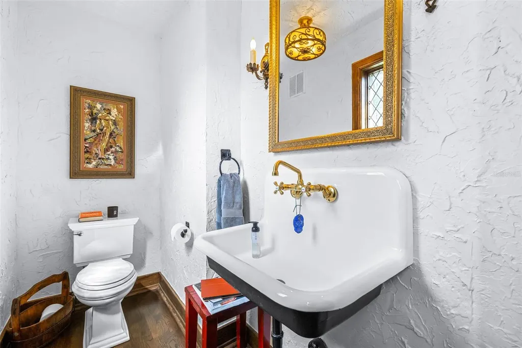 61 Ladoga Avenue Tampa FL 33606