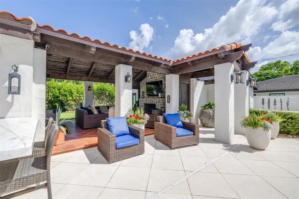 61 Ladoga Avenue Tampa FL 33606