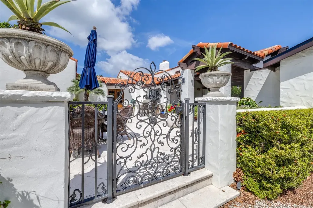 61 Ladoga Avenue Tampa FL 33606