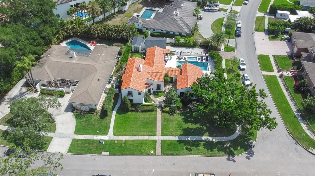 61 Ladoga Avenue Tampa FL 33606