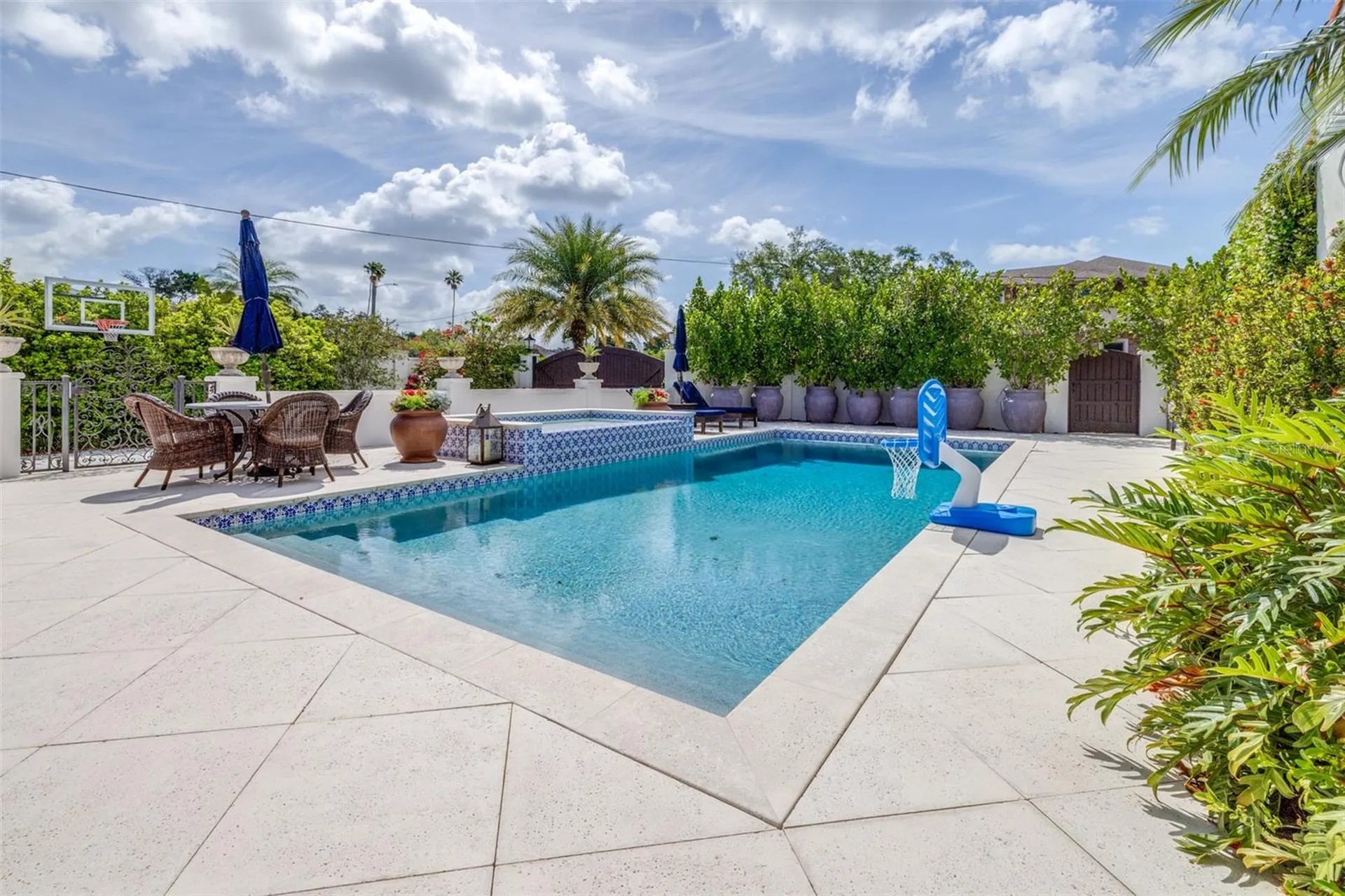 61 Ladoga Avenue Tampa FL 33606