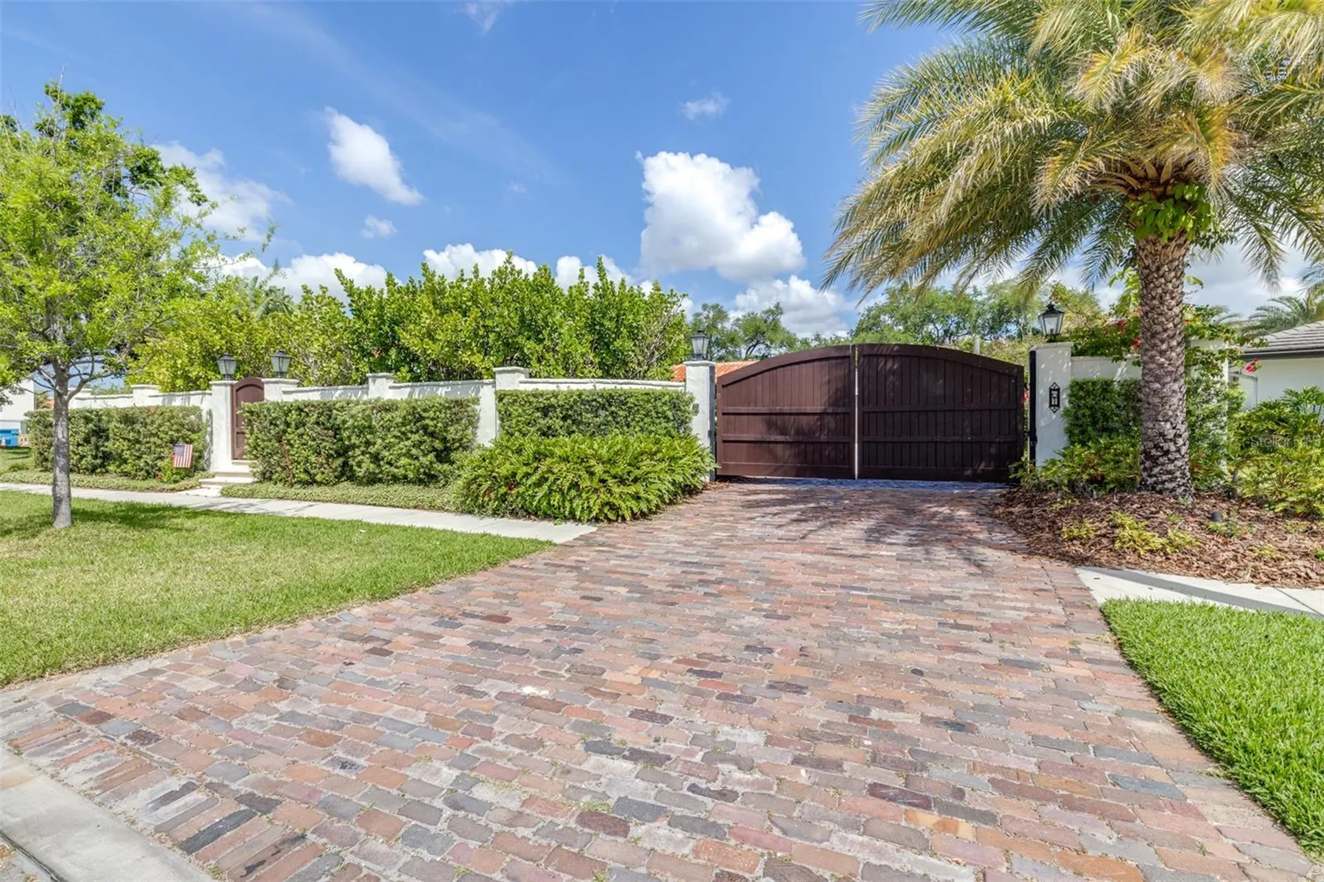 61 Ladoga Avenue Tampa FL 33606