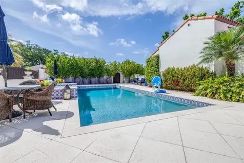 61 Ladoga Avenue Tampa FL 33606