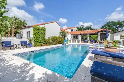 61 Ladoga Avenue Tampa FL 33606