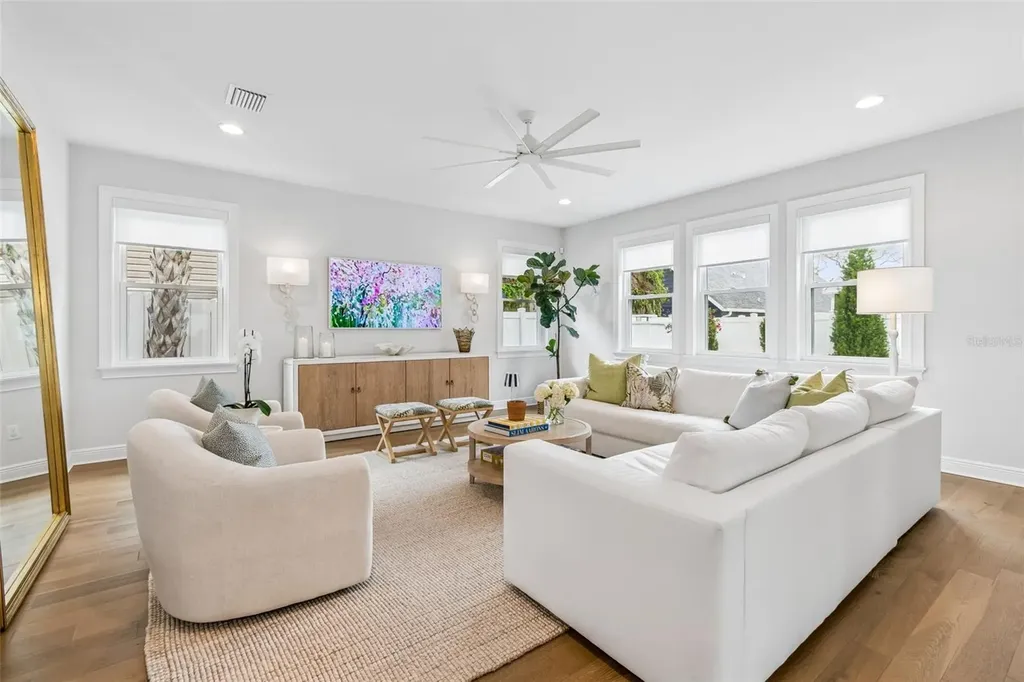 3007 W Bay Court Avenue Tampa FL 33611