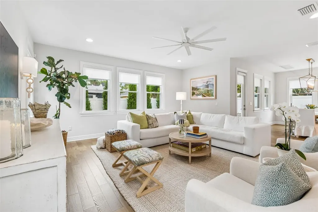 3007 W Bay Court Avenue Tampa FL 33611