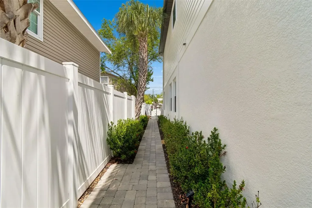 3007 W Bay Court Avenue Tampa FL 33611