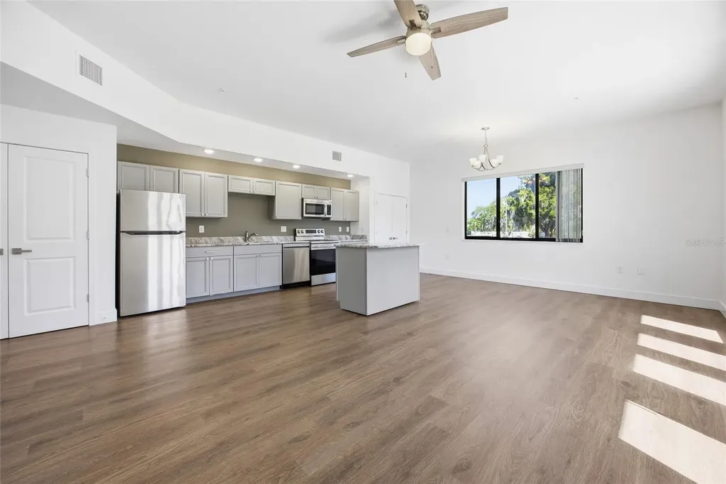100 N Dewey Street Eustis FL 32726