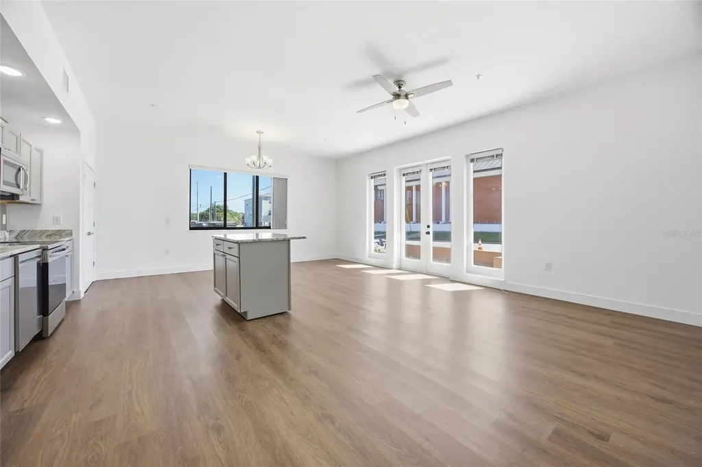 100 N Dewey Street Eustis FL 32726