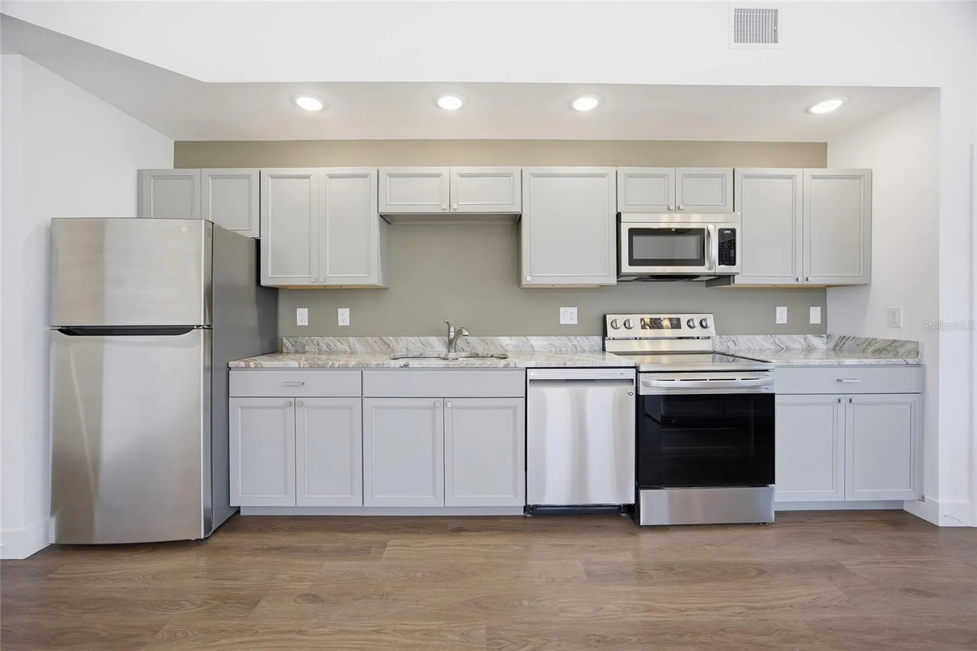 100 N Dewey Street Eustis FL 32726