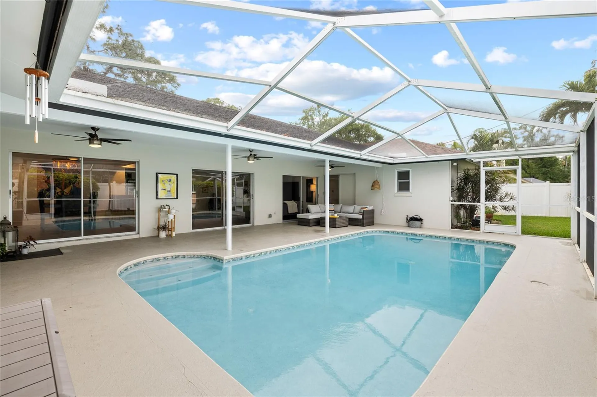 1201 87th Avenue N St Petersburg FL 33702
