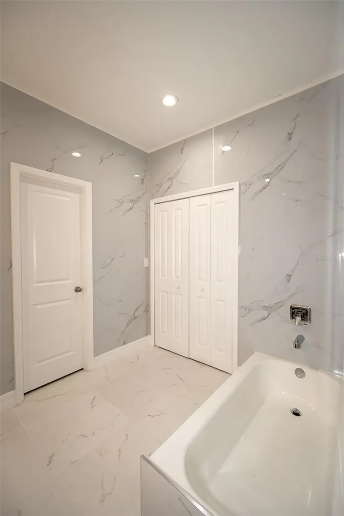2390 9th Avenue Deland FL 32724