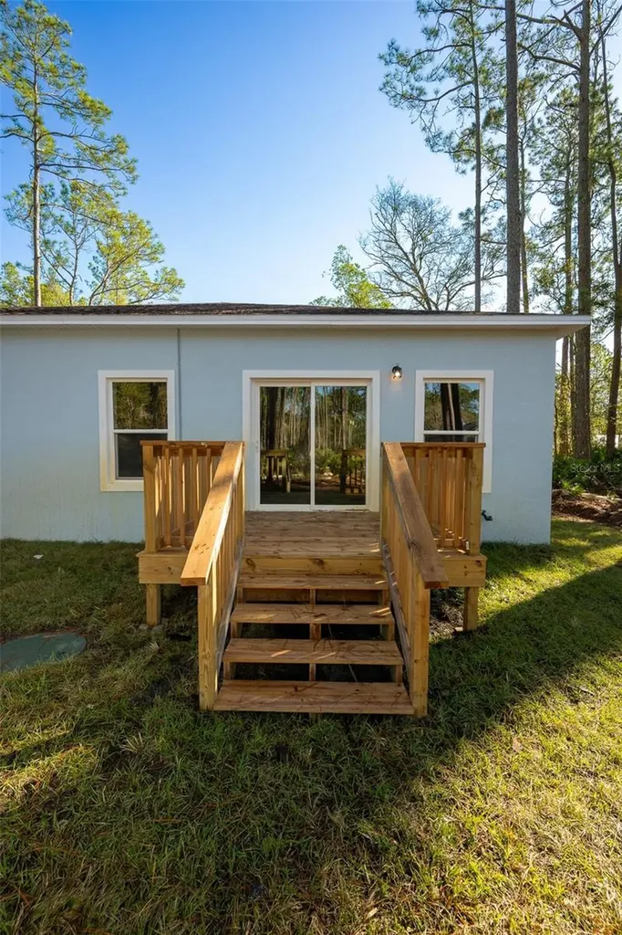 2390 9th Avenue Deland FL 32724