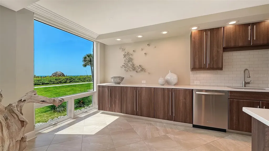 2425 Gulf Of Mexico Drive Longboat Key FL 34228