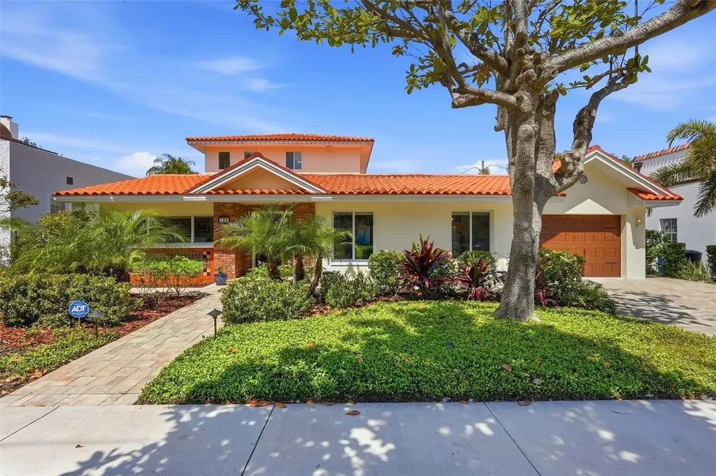 125 23rd Avenue NE St Petersburg FL 33704