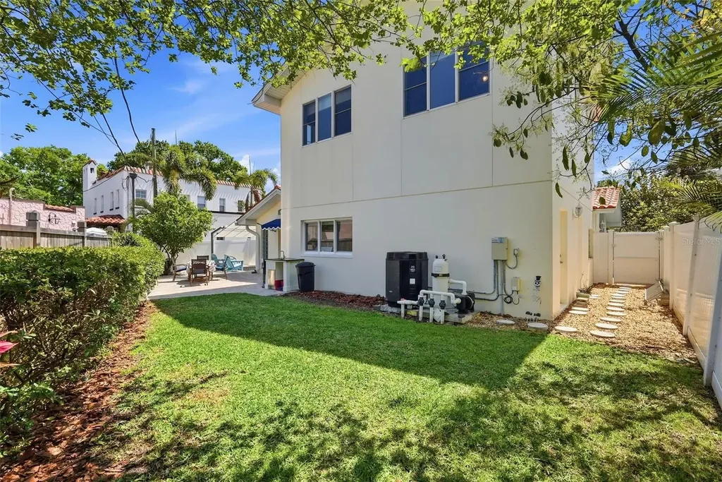 125 23rd Avenue NE St Petersburg FL 33704
