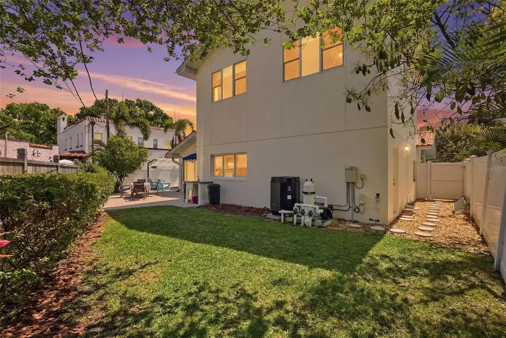 125 23rd Avenue NE St Petersburg FL 33704