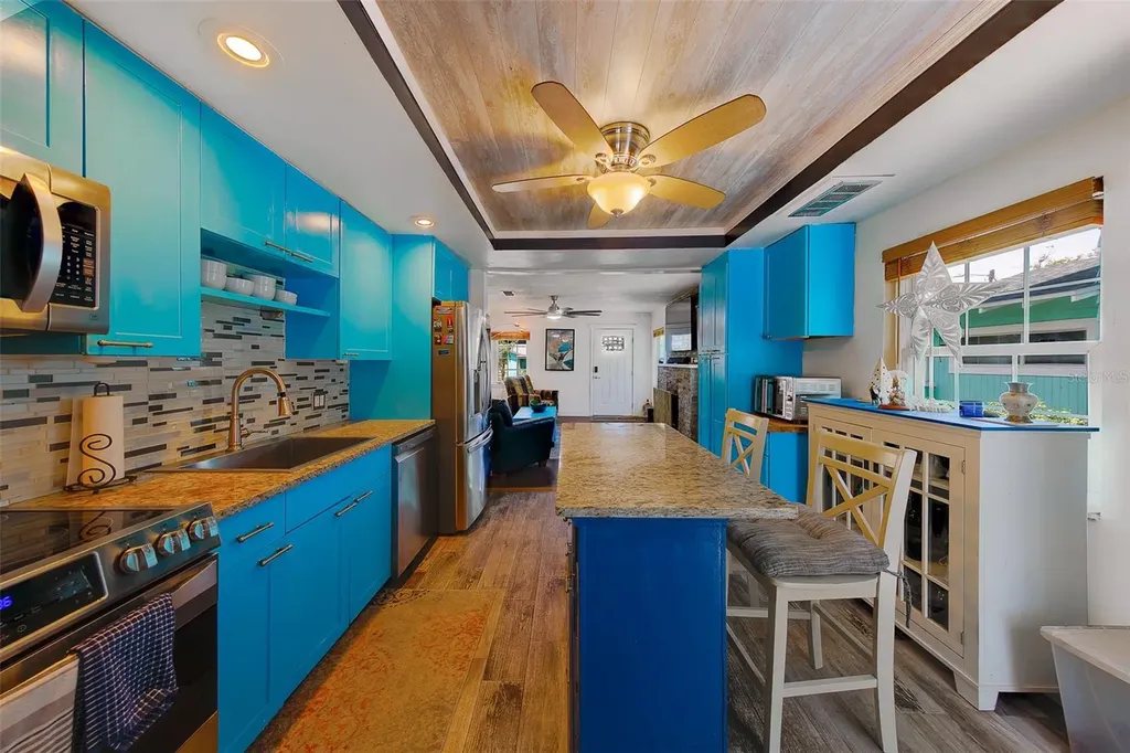 636 37th Avenue S St Petersburg FL 33705