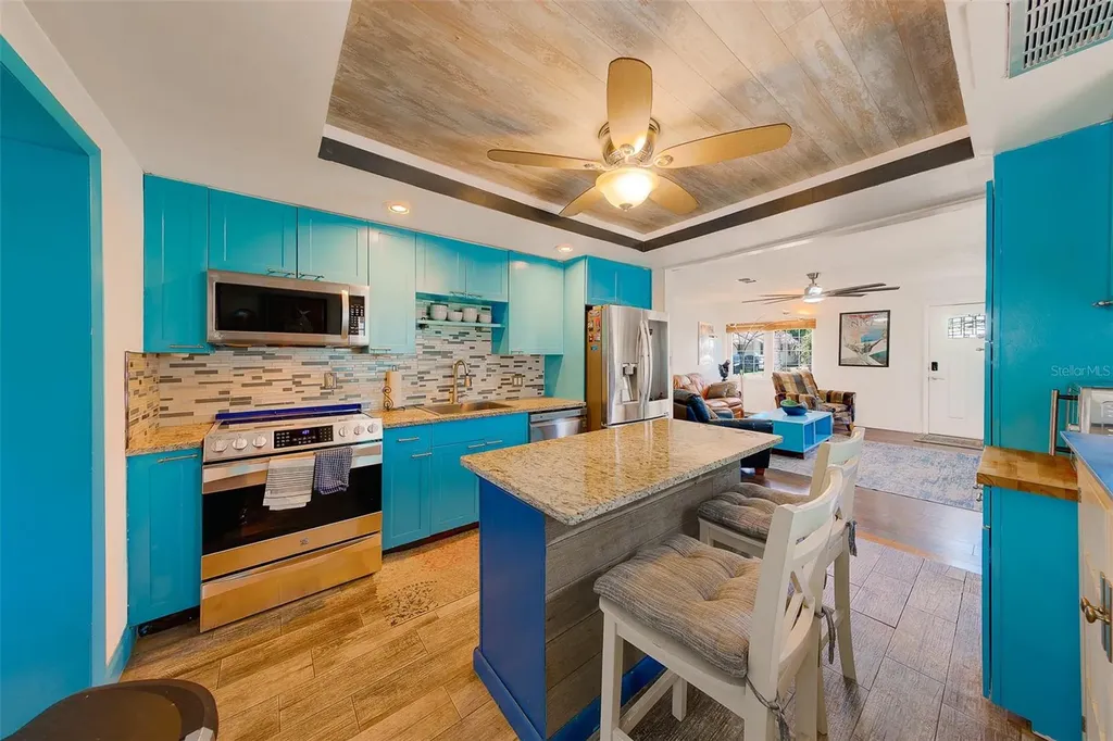 636 37th Avenue S St Petersburg FL 33705