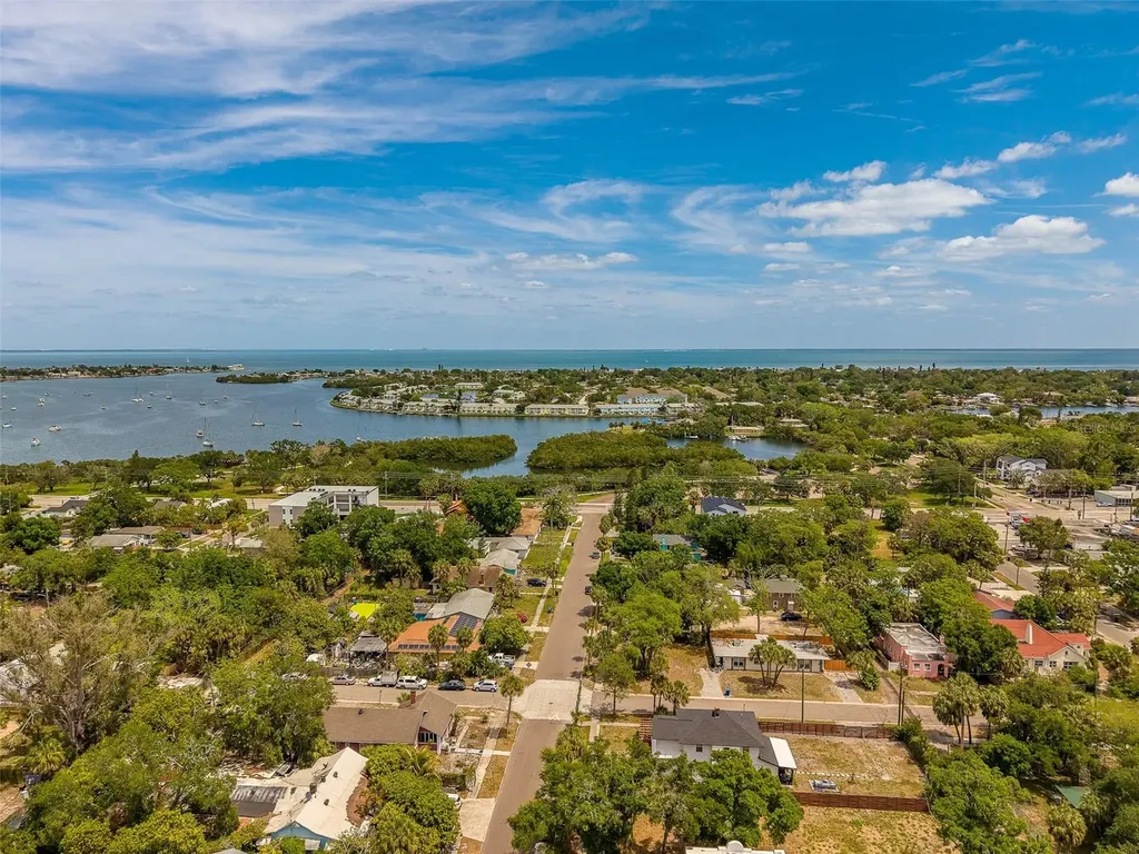 636 37th Avenue S St Petersburg FL 33705