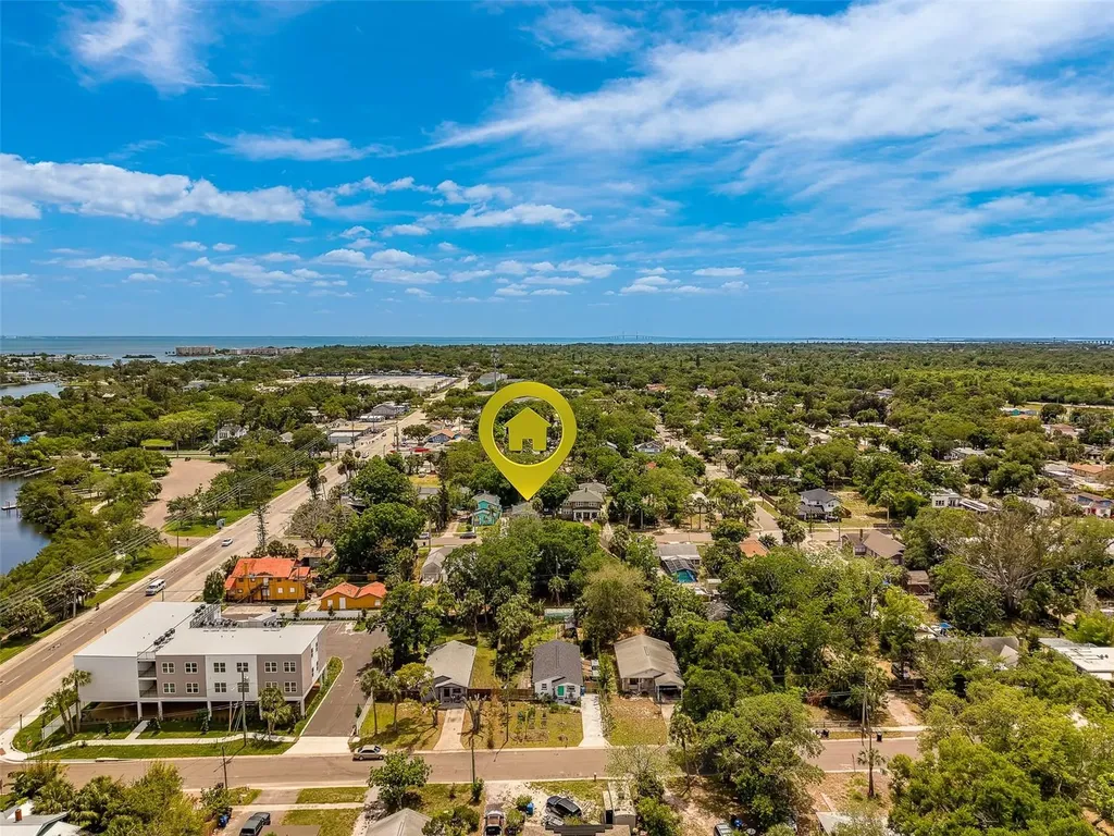 636 37th Avenue S St Petersburg FL 33705