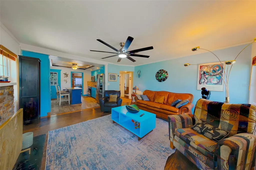 636 37th Avenue S St Petersburg FL 33705