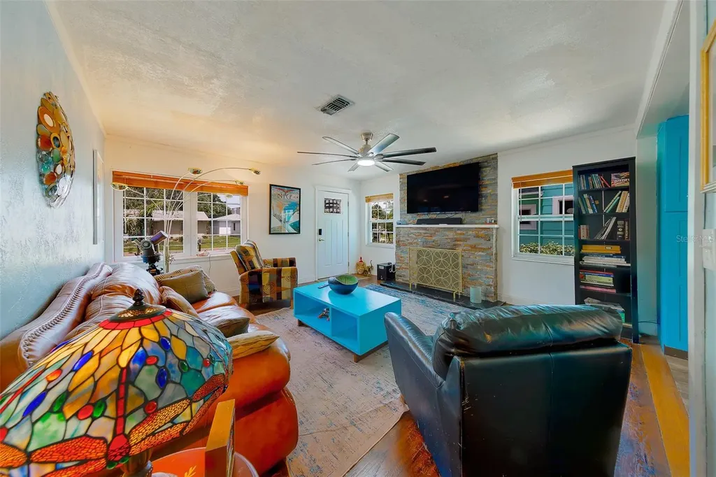 636 37th Avenue S St Petersburg FL 33705